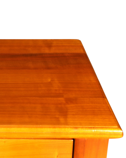 Hauptstadt Möblerei H836 Finish Oberfläche aus warmem honigfarbenem Holz mit sichtbarer Maserung