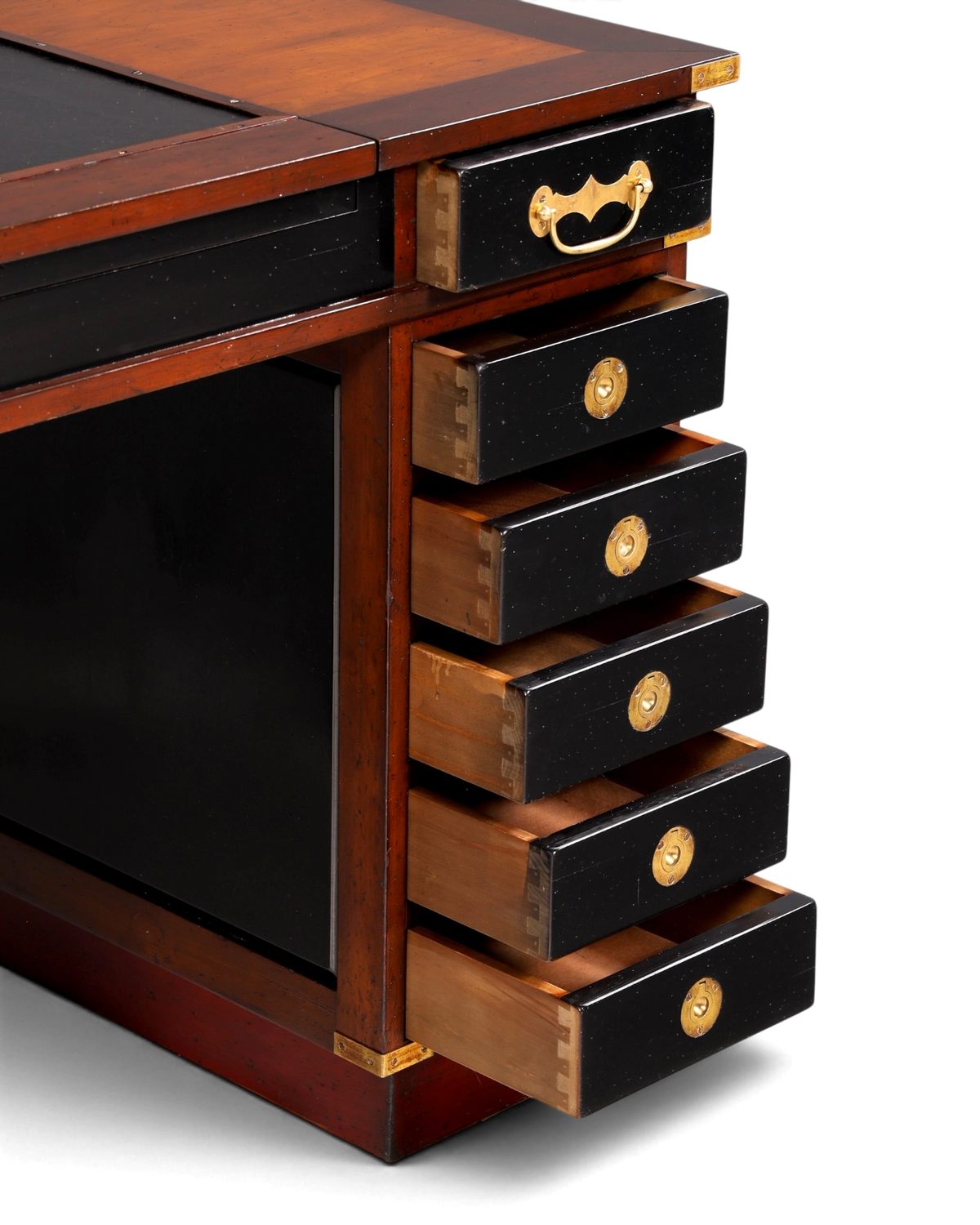 Hauptstadt Möblerei maritimer Military Chest Schreibtisch aus Holz mit schwarzen Schubladen und Messingbeschlägen