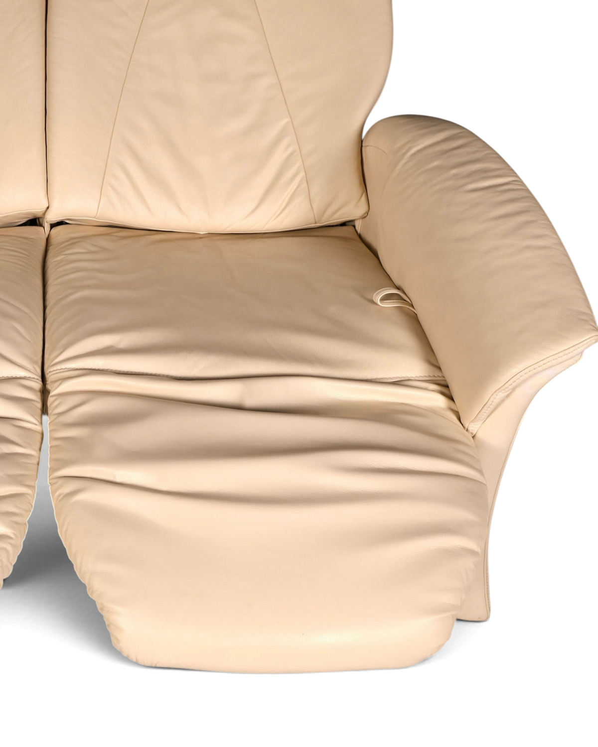 Hauptstadt Möblerei H851 Ledersofa in Creme mit ausklappbarer Fußstütze und komfortabler Polsterung
