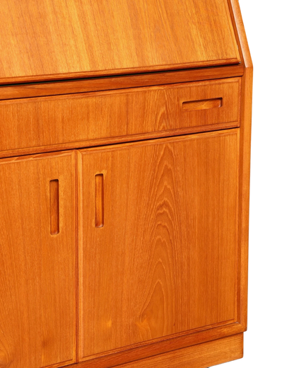 Hauptstadt Möblerei Sekretär aus Teakholz mit H844 Finish und integrierten Griffmulden im Mid-Century Design