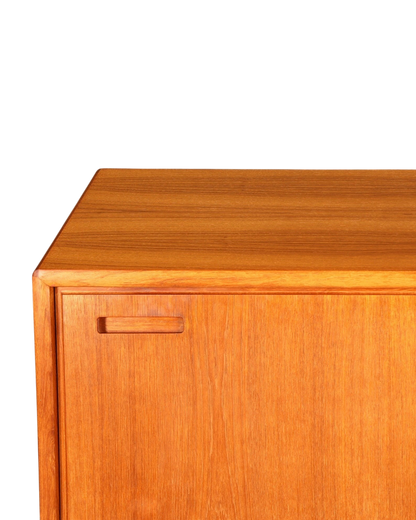 Hauptstadt Möblerei H844 Finish Sideboard aus hochwertigem Teakholz mit integriertem Griff im skandinavischen Design
