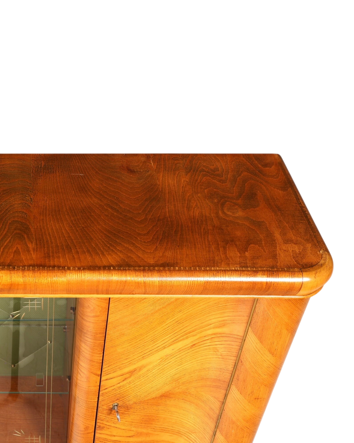 Hauptstadt Möblerei H923 Finish Oberfläche aus gemasertem Holz mit abgerundeter Kante und Glasvitrinendetail