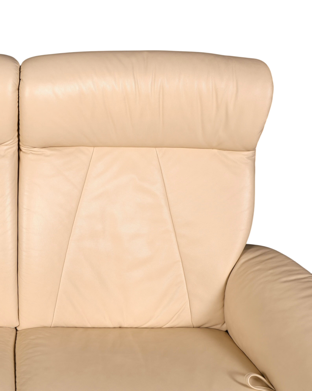 Hauptstadt Möblerei H851 Ledersofa in Creme mit gepolsterter Rückenlehne und Ziernähten