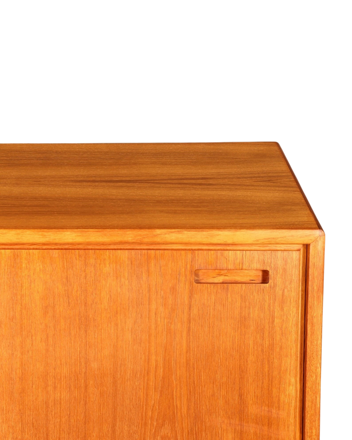 Hauptstadt Möblerei Sideboard aus Teakholz mit H844 Finish und integriertem Griff im skandinavischen Design