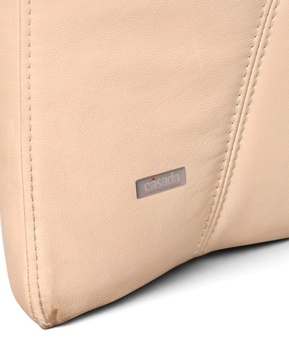 Hauptstadt Möblerei H851 Finish in Creme mit Casada Logo auf hochwertigem Lederbezug