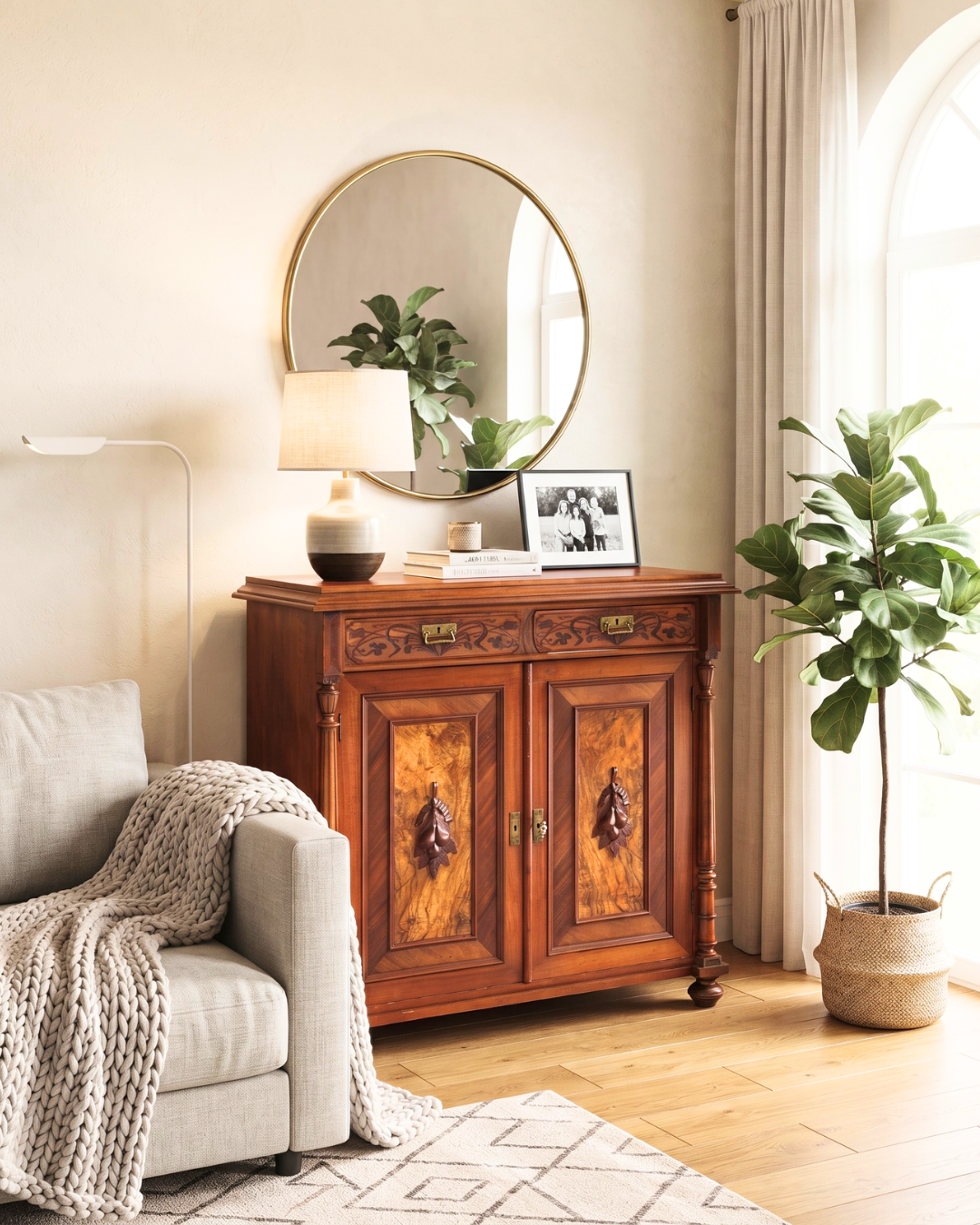 Gorgeous Gründerzeit Cabinet Walnut Carving Half Cabinet Chest of Drawers Antique Sideboard Buffet Vintage