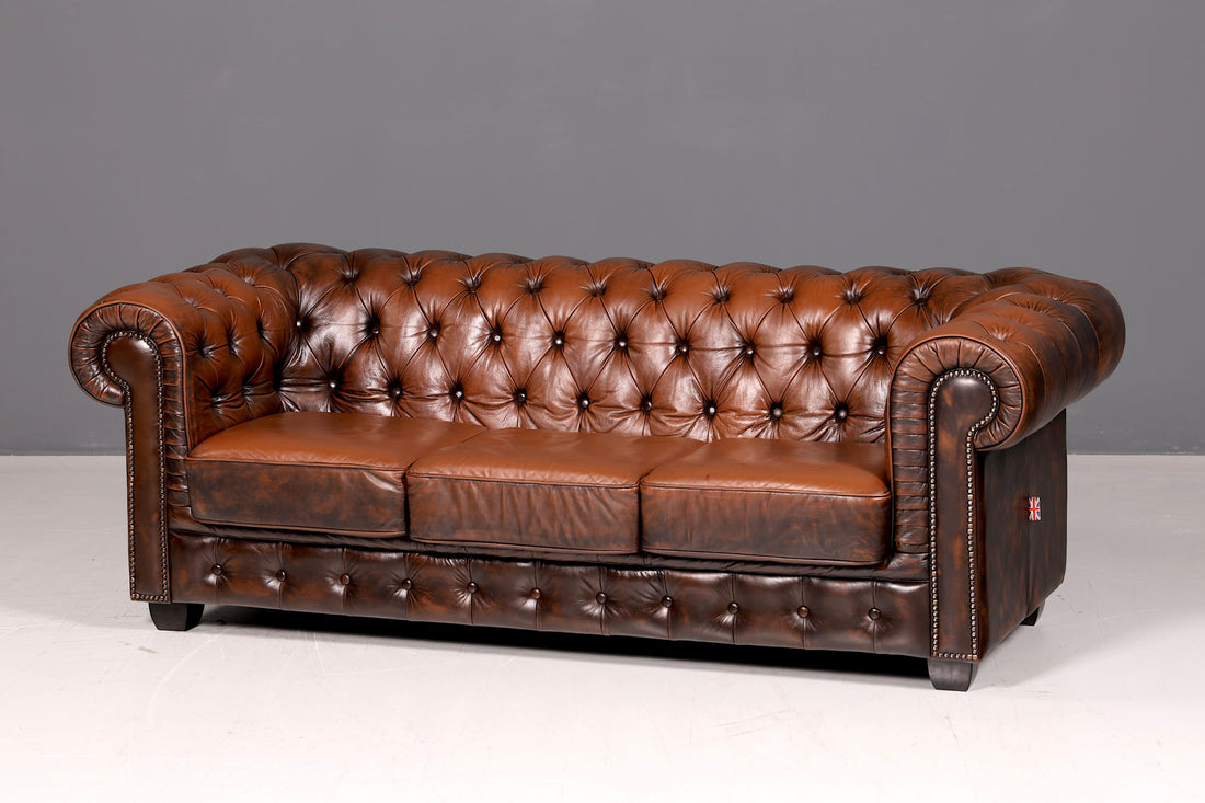 Magnifique canapé Chesterfield original 3 places, cuir véritable, canapé anglais d’Angleterre, canapé rembourré, canapé antique vintage en cuir