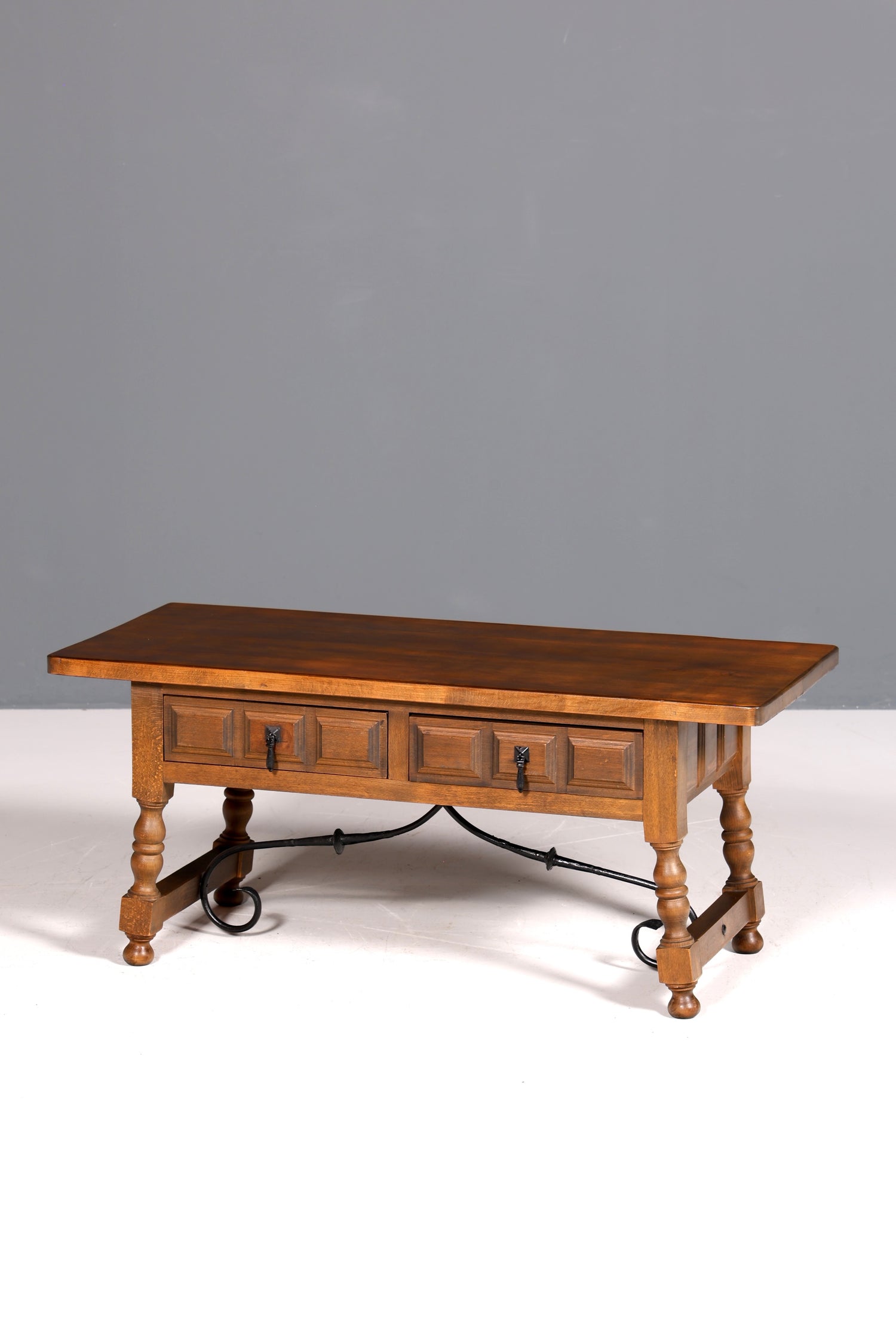 Belle table espagnole, table basse en bois véritable, table d&