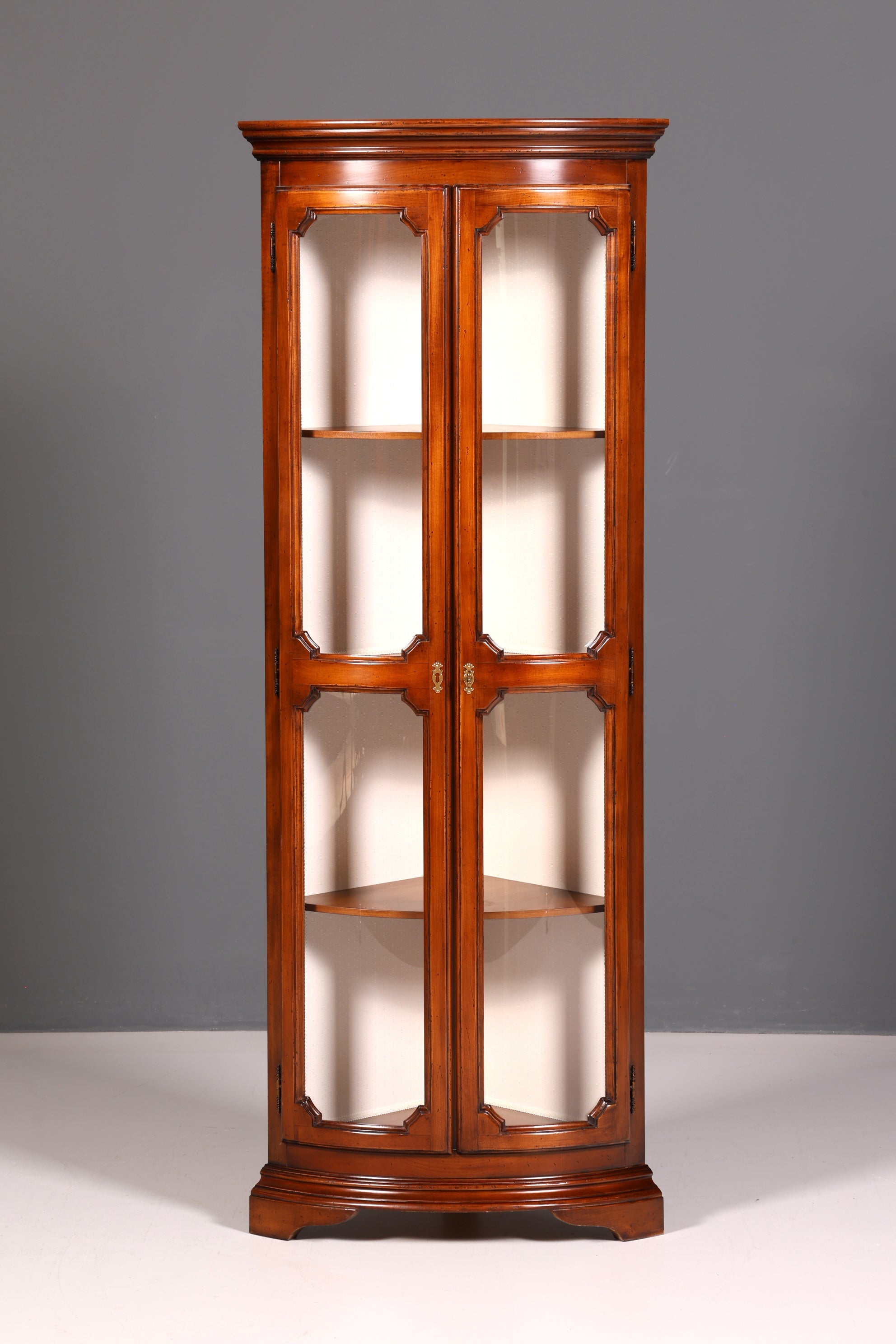 Wunderschöne Original Selva Eckvitrine Antik Stil Vitrine Schrank Geschirrschrank Glasvitrine