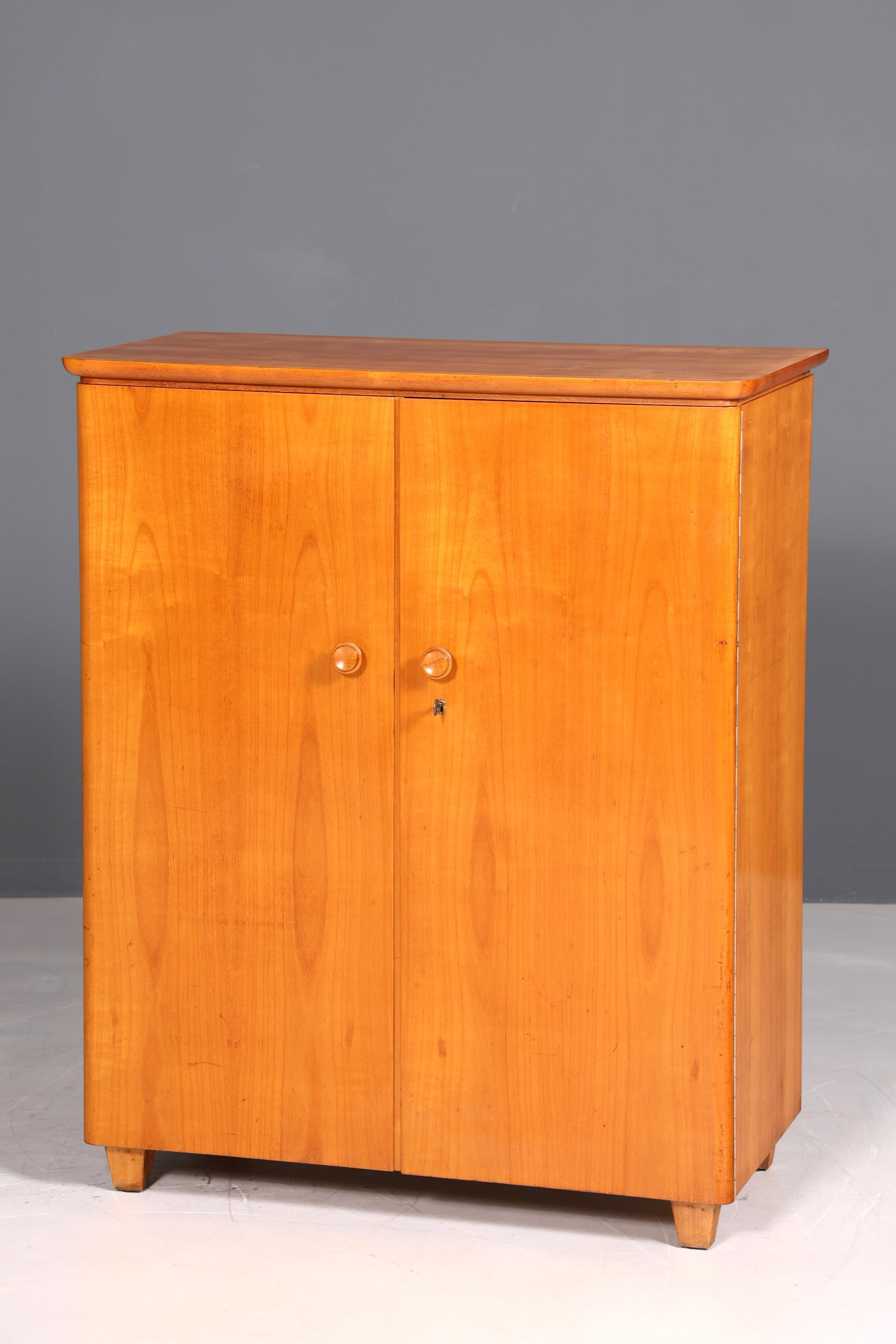 Magnifique meuble de style mid-century, armoire à linge des années 1960, classeur, commode