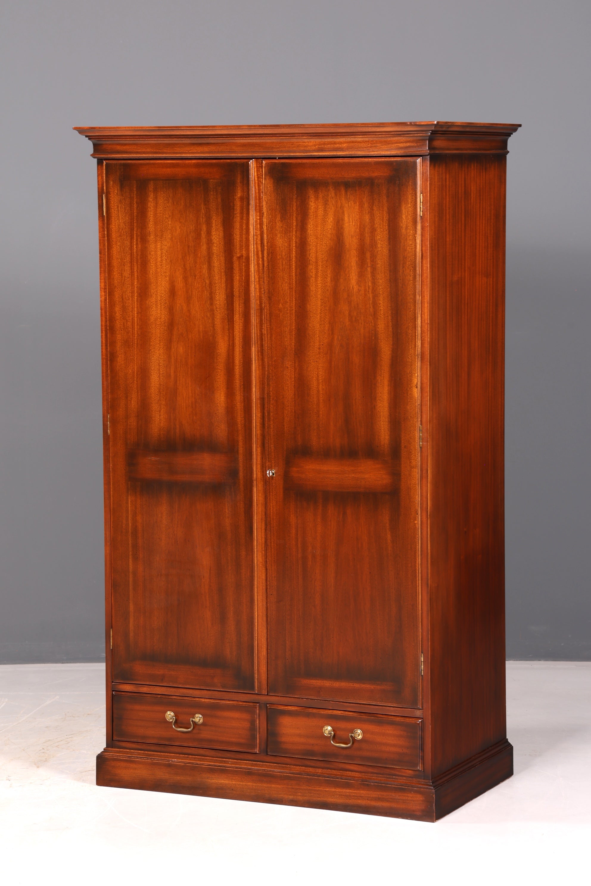 Wunderschöner Englischer Schrank Mahagoni Dielenschrank Wäscheschrank Kleiderschrank Antik Vintage
