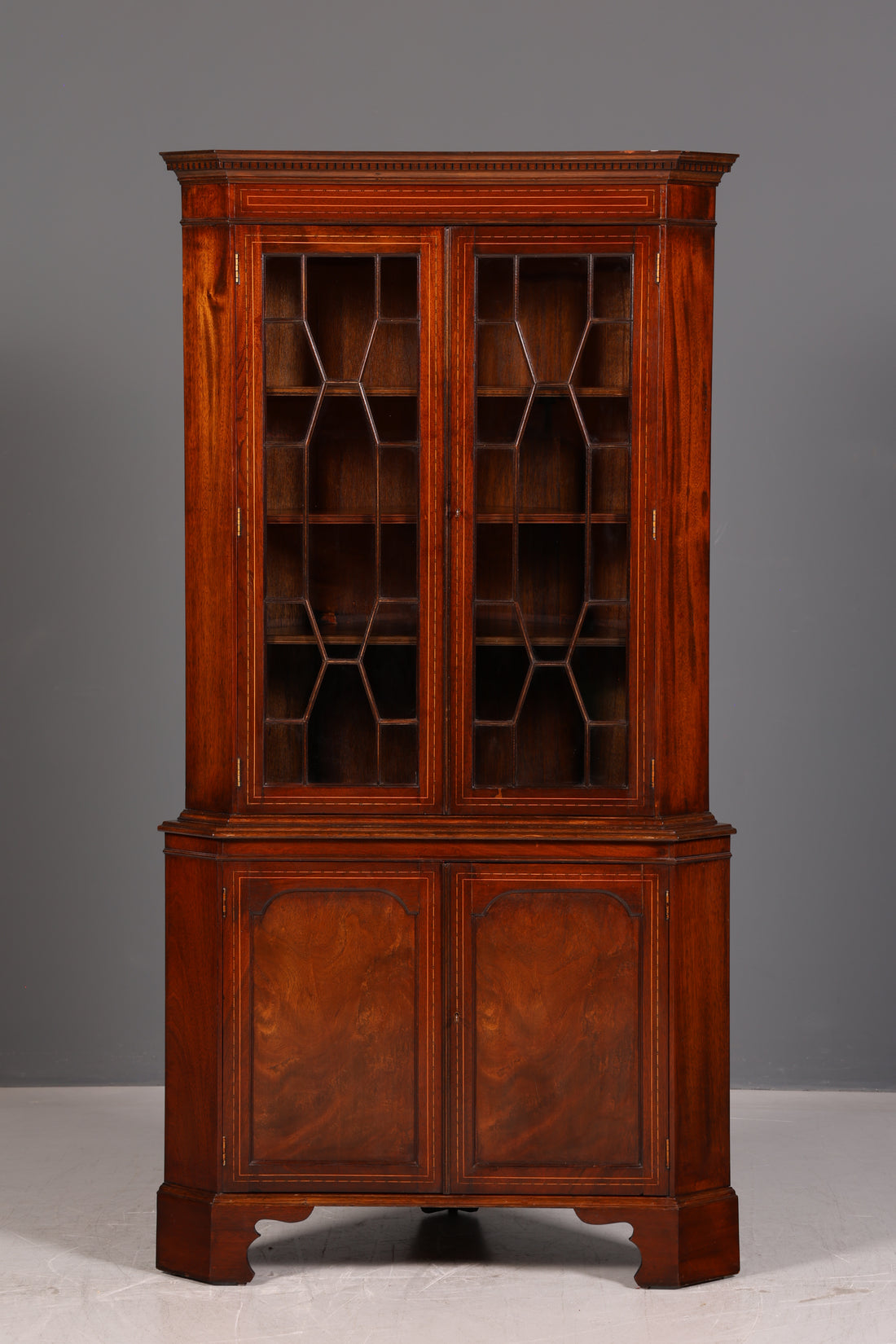 Wunderschöne Englische Eckvitrine Mahagoni 60er Echt Holz Schrank Eckschrank Glasvitrine Vitrine