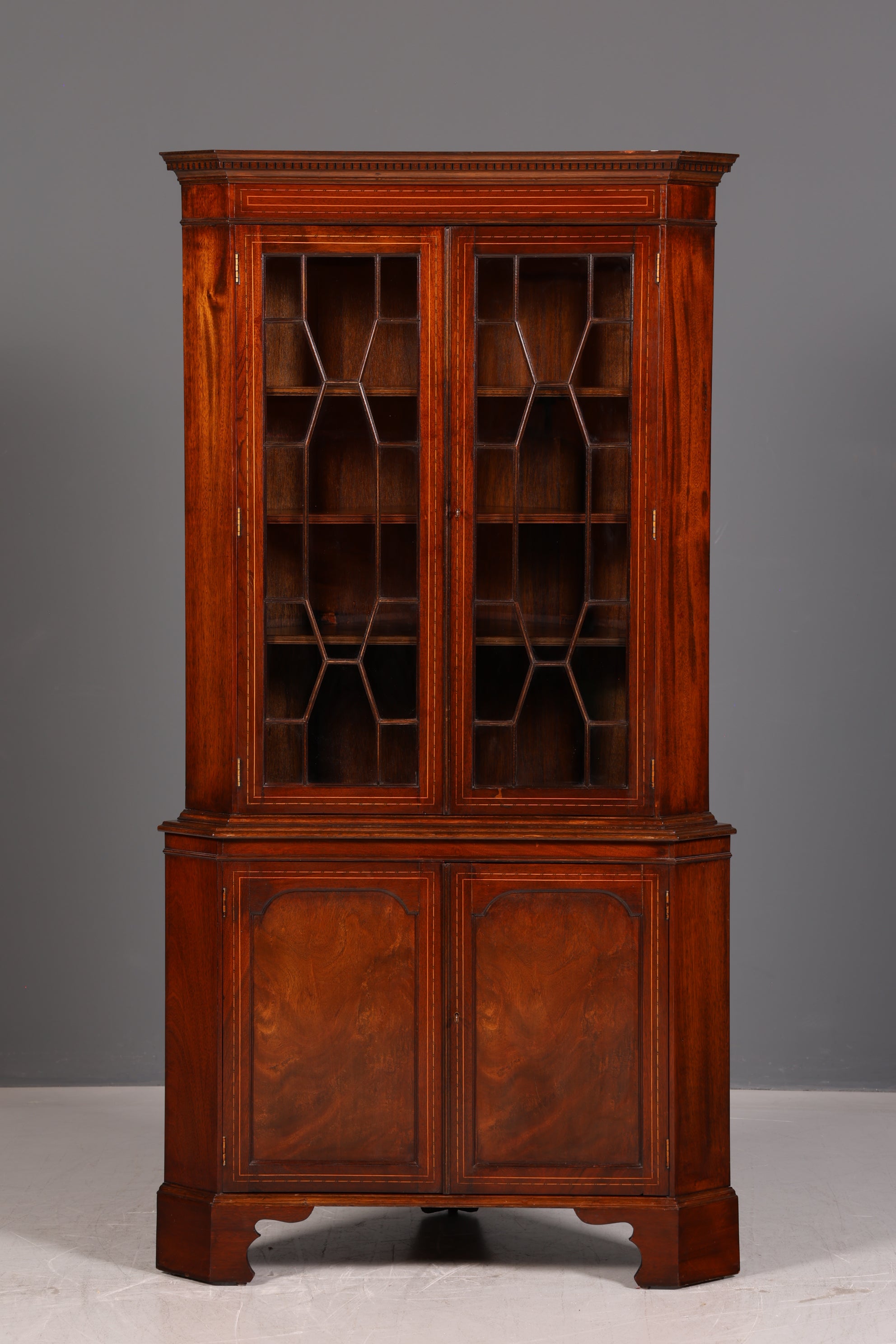 Wunderschöne Englische Eckvitrine Mahagoni 60er Echt Holz Schrank Eckschrank Glasvitrine Vitrine