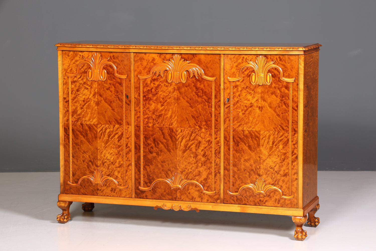 Meuble Chippendale onirique, buffet haut de style baroque, commode ancienne des années 50/60