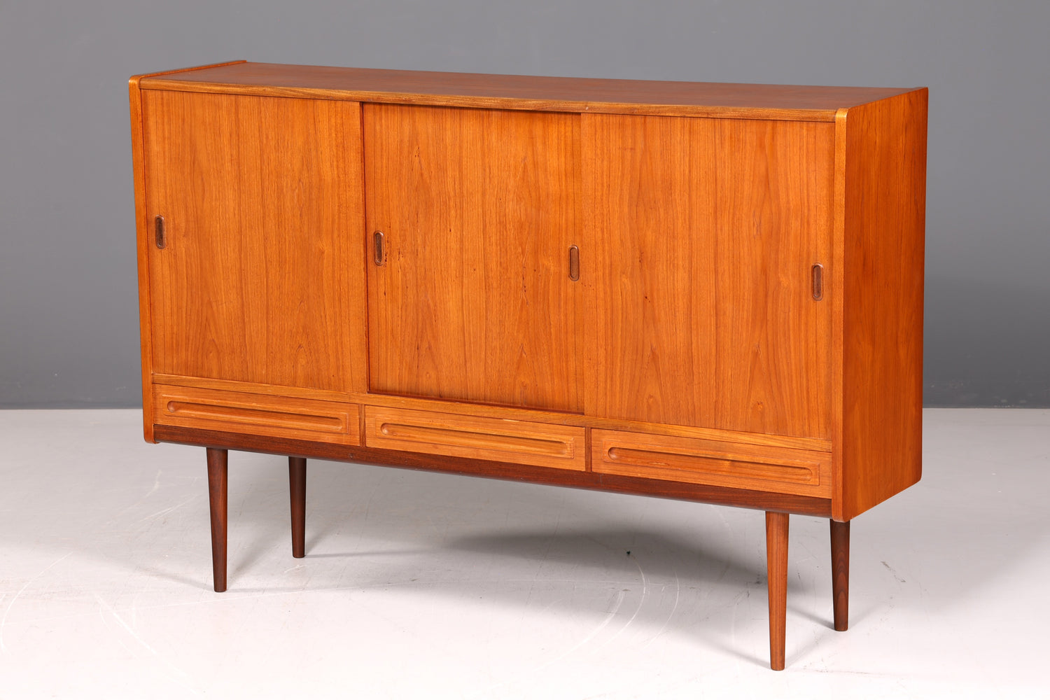 Stilvolles Mid Century Highboard Teak Holz Danish Design Sideboard Schrank Vintage Kommode Skandinavisch