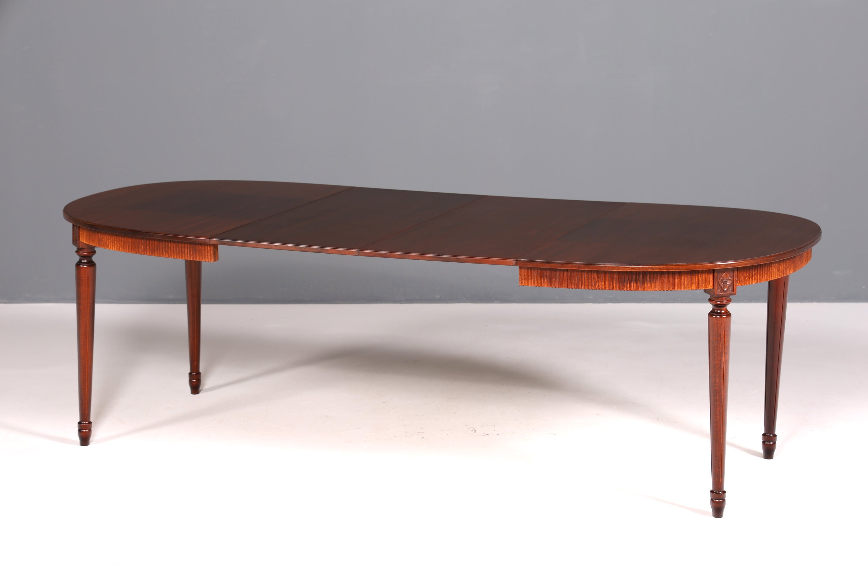 Belle table de salle à manger extensible anglaise, style antique, table de cuisine des années 60