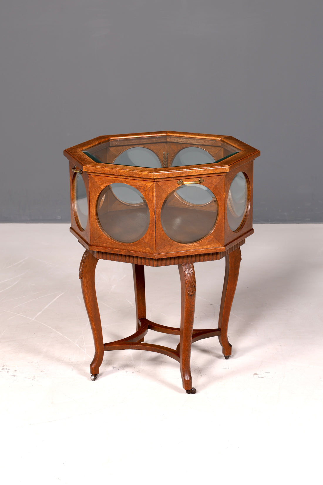 Wunderschöner filigraner Chippendale Barschrank echt Holz Teeschrank im Jugendstil Vitrine