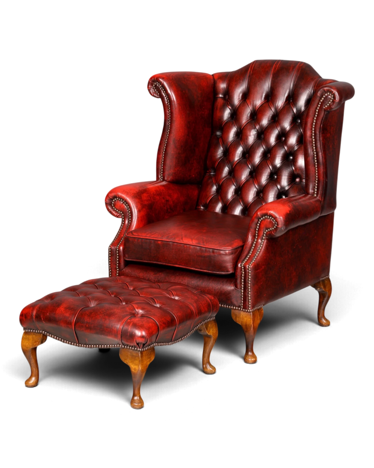 Fauteuil Chesterfield Queen Anne à oreilles d’origine avec repose-pieds, cuir véritable anglais Oxblood, fauteuil de style masculin, fauteuil à accoudoirs UK