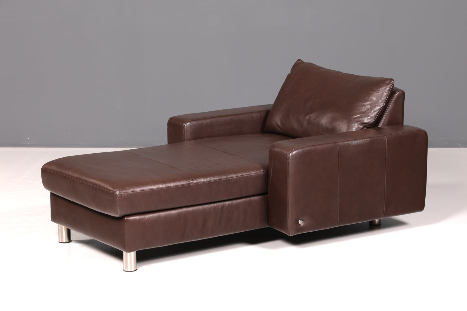 Magnifique méridienne Stressless E200 en cuir véritable marron, chaise longue avec ottomane, canapé en cuir et fauteuil relax vintage