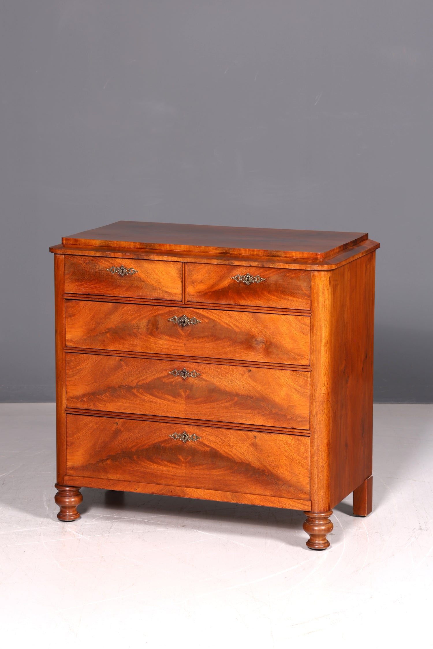 Stilvolle Louis Philippe Kommode Nussbaum Gründerzeit Schubladenkommode Antik um 1890 Sideboard