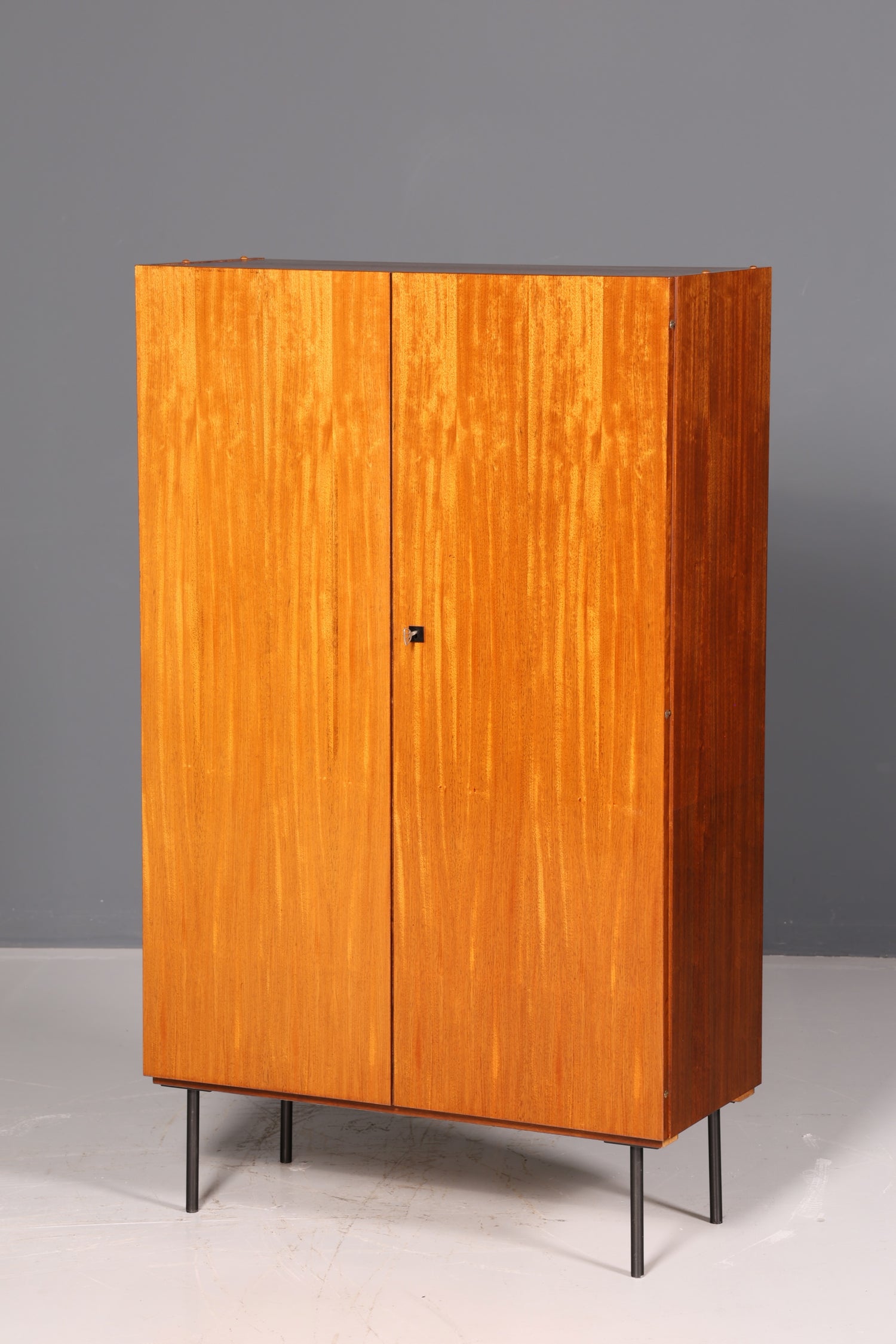 Magnifique armoire vestiaire Mid-Century vintage, armoire rétro, armoire à linge, meuble d’entrée des années 60 en bois