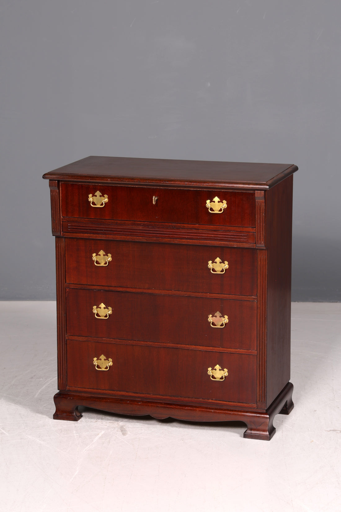 Noble commode anglaise en acajou, commode à tiroirs des années 60, buffet, commode à linge vintage