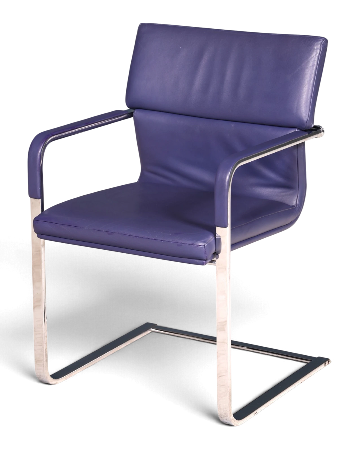 Fauteuil original Walter Knoll Avant à piètement luge, en cuir violet, avec accoudoirs, fauteuil design, chaise de conférence 3 sur 3