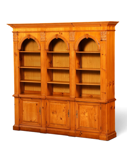 Hauptstadt Möblerei XXL Ethan Allen Bücherregal aus Kiefernholz im Antik-Stil mit drei Rundbogen-Regalfächern