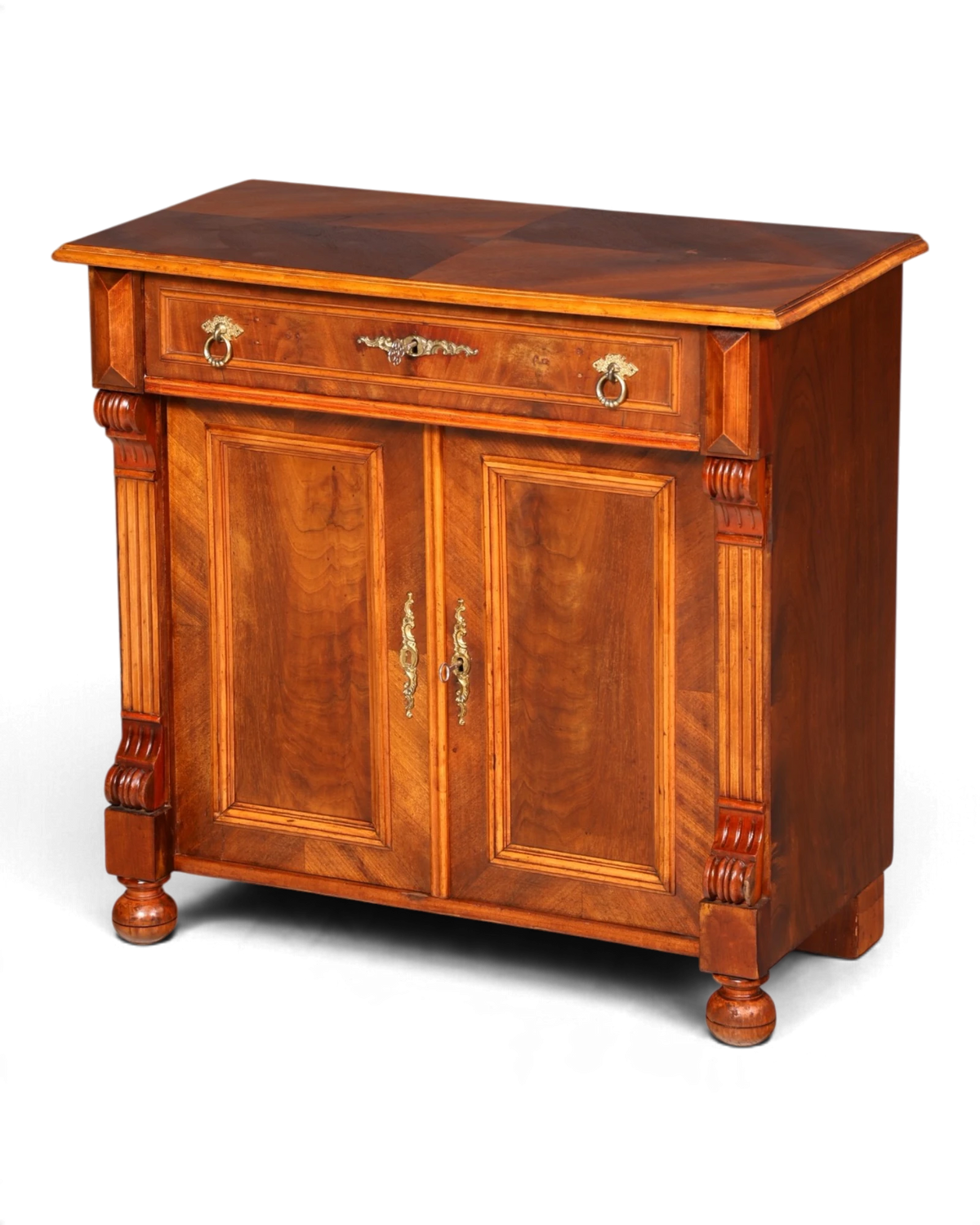 Armoire élégante de l’époque Gründerzeit, commode en noyer vers 1890, meuble ancien mi-hauteur