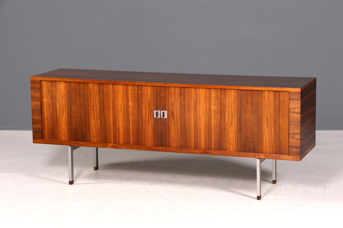 Beeindruckendes Original Hans J. Wegner für RY Møbler Modell RY 25 Sideboard Palisander Holz TV Kommode Vintage Schiebetür Schrank 1 von 2