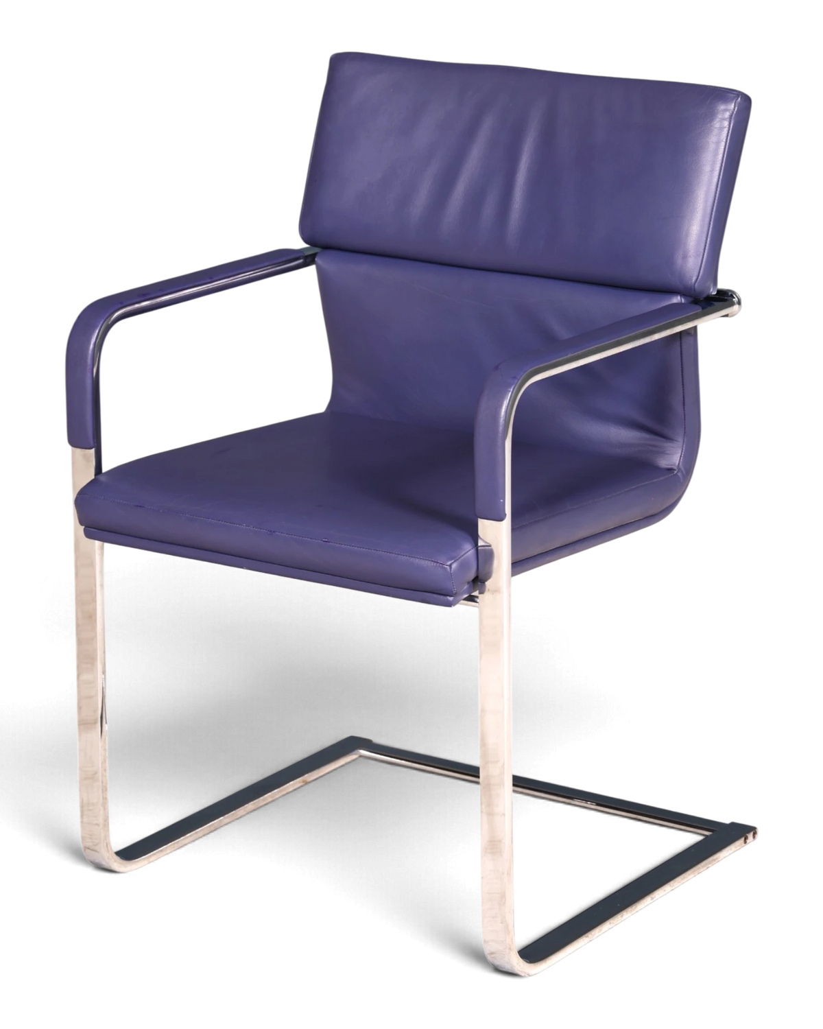 Fauteuil original Walter Knoll Avant à piètement luge, en cuir violet, avec accoudoirs, fauteuil design, chaise de conférence 2 sur 3