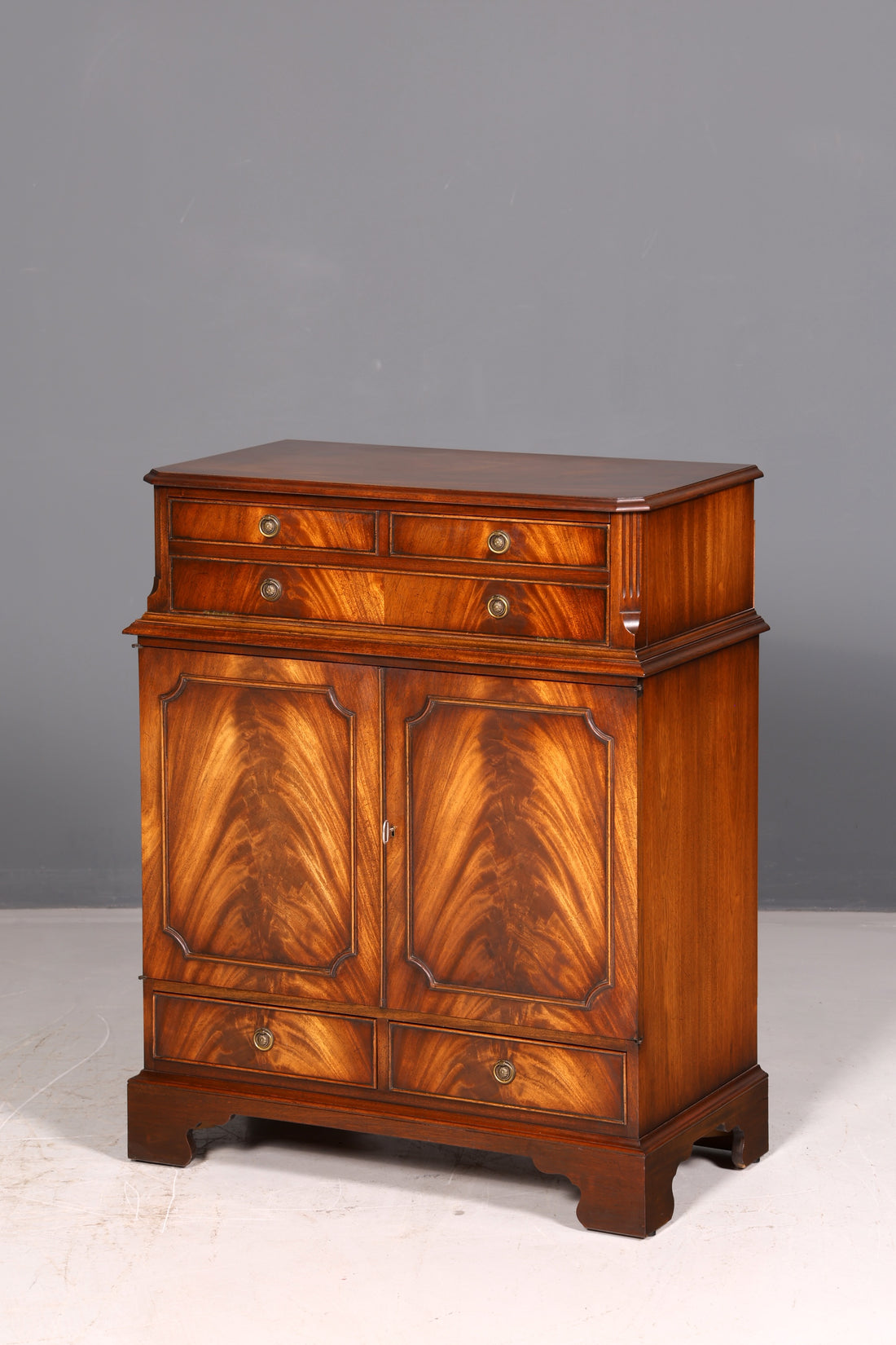Beautiful English Mahogany Cabinet Antique Sideboard Hi-Fi Cabinet Chest of Drawers Vintage