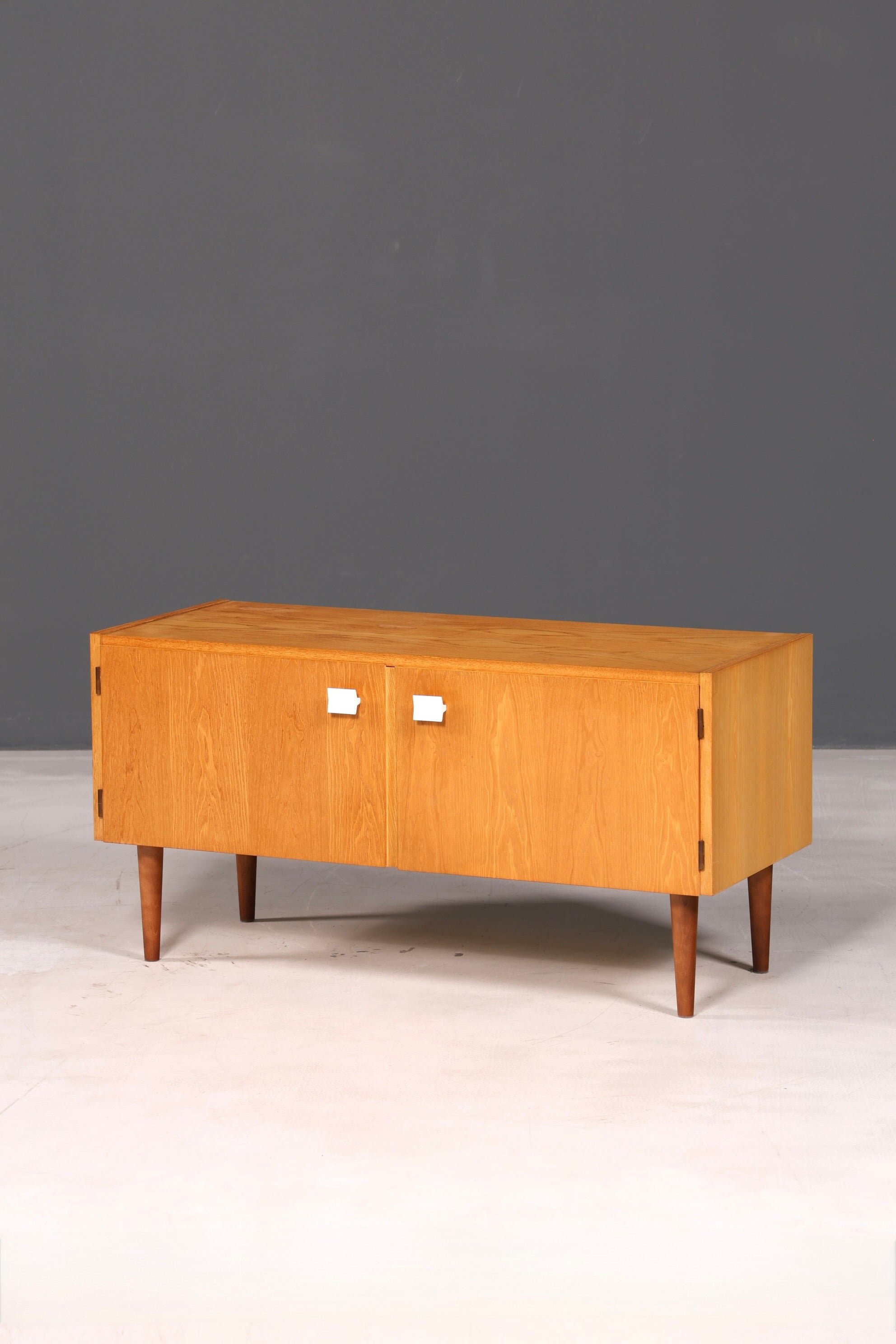 Magnifique commode Hellerau originale, modèle 427, style mid-century, meuble TV, buffet vintage en bois véritable