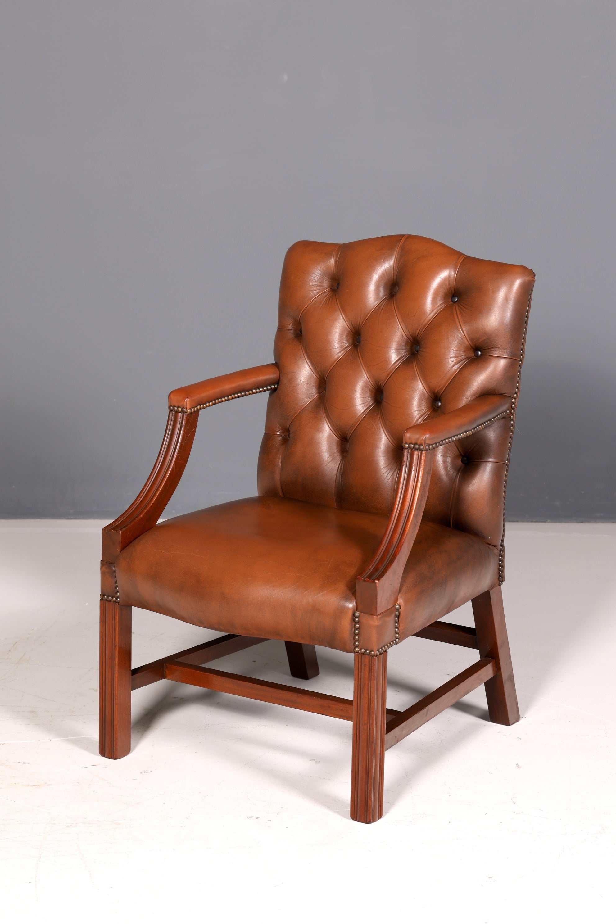 Wunderschöner Original Chesterfield Armlehnstuhl Braun Echt Leder Englisch Herrensessel Sekretär Stuhl Schreibtischstuhl Bürostuhl Antik 1 von 2