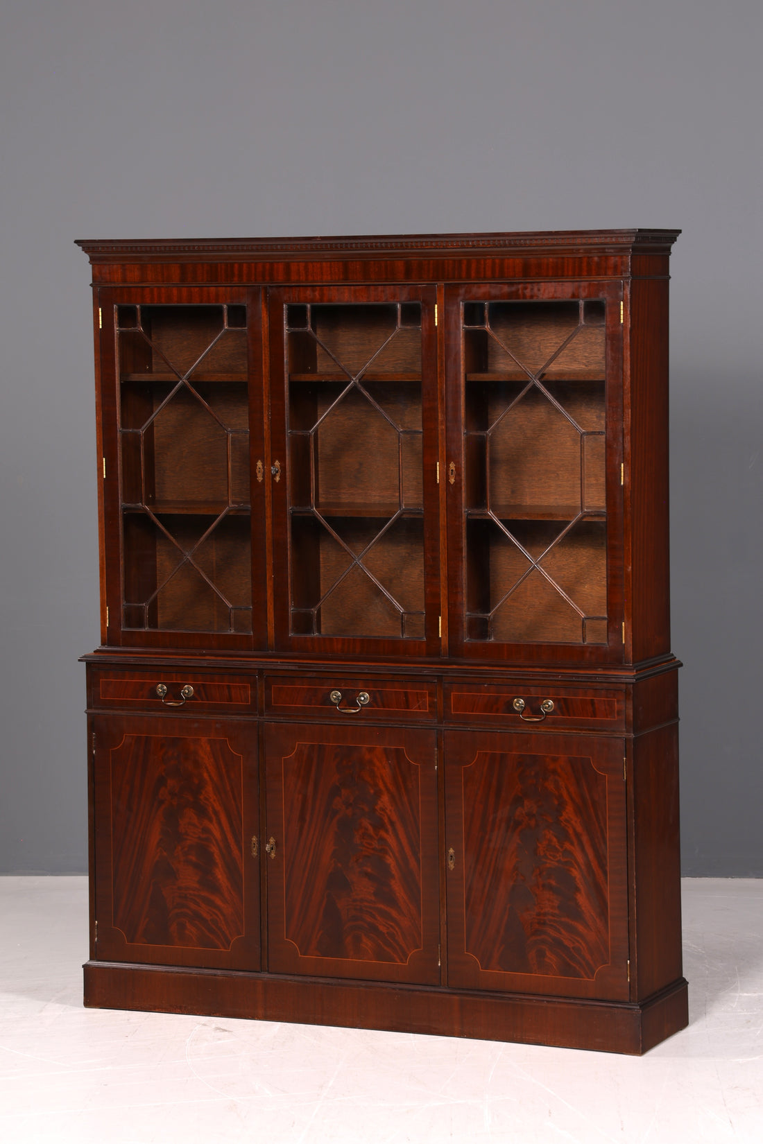 Wunderschöne Englische Vitrine Mahagoni Bibliothek Bücherschrank Buffet Schrank 60er Glasvitrine Vintage