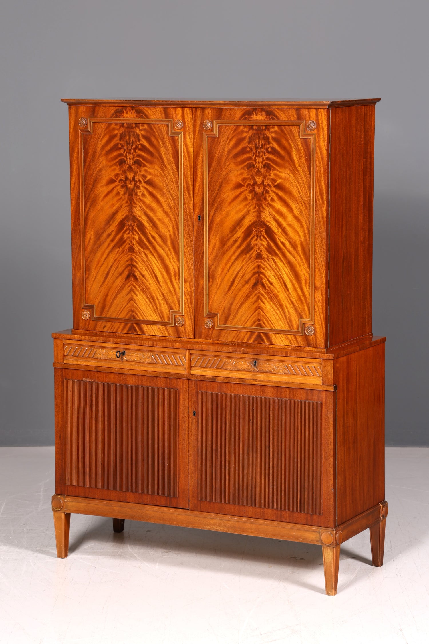 Wunderschöner Schrank im Gustavianischen Stil Vintage Kommode Highboard Regal Echt Holz Wäscheschrank Schlafzimmer