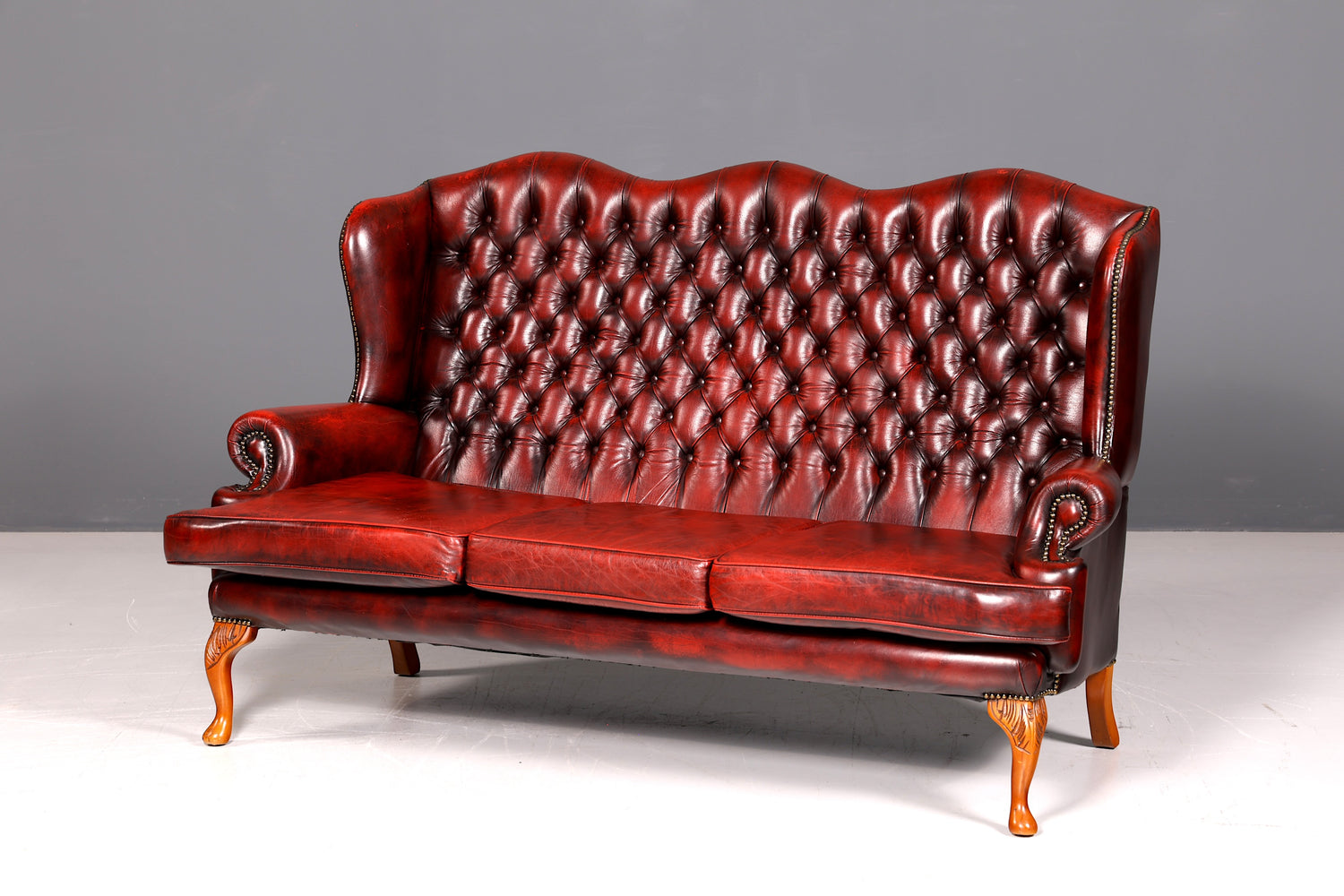 Wunderschönes Original Chesterfield Queen Anne Sofa 3er Sofa Englische Leder Couch Polstersofa Antik England