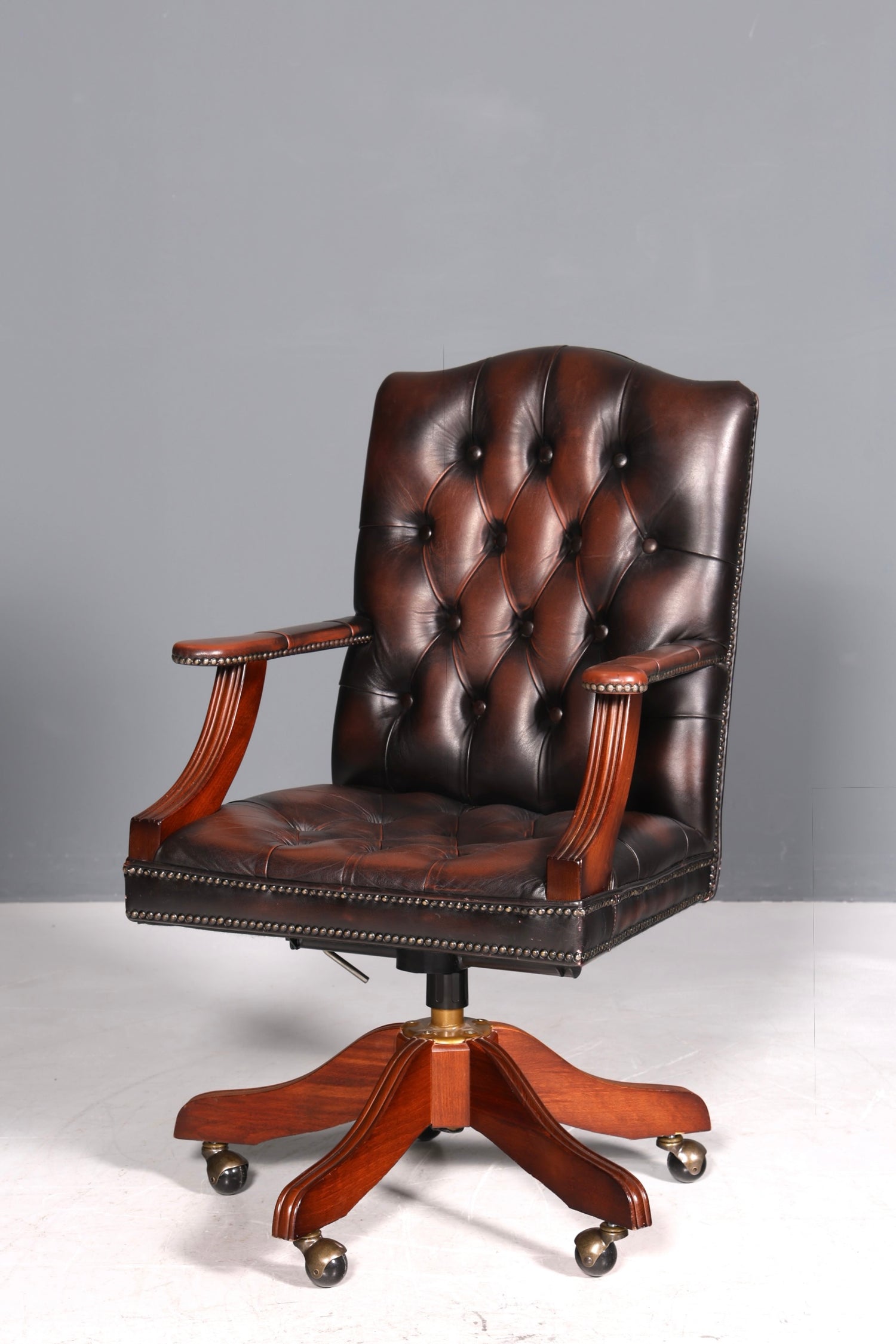 Magnifique fauteuil Chesterfield Centurion Captain d&
