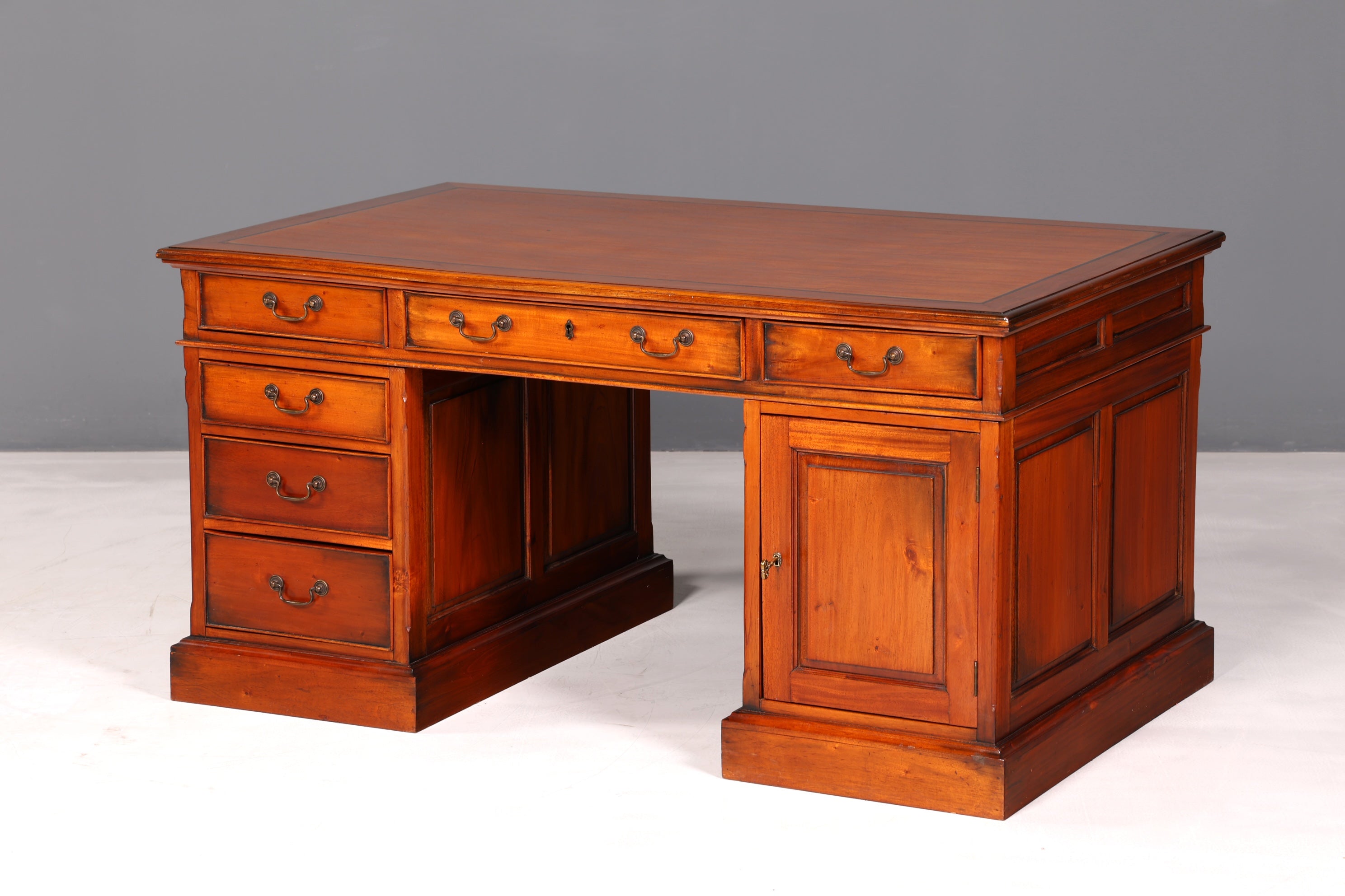 Magnifique bureau anglais en acajou, bureau de travail ancien, bureau professionnel, bureau partenaire