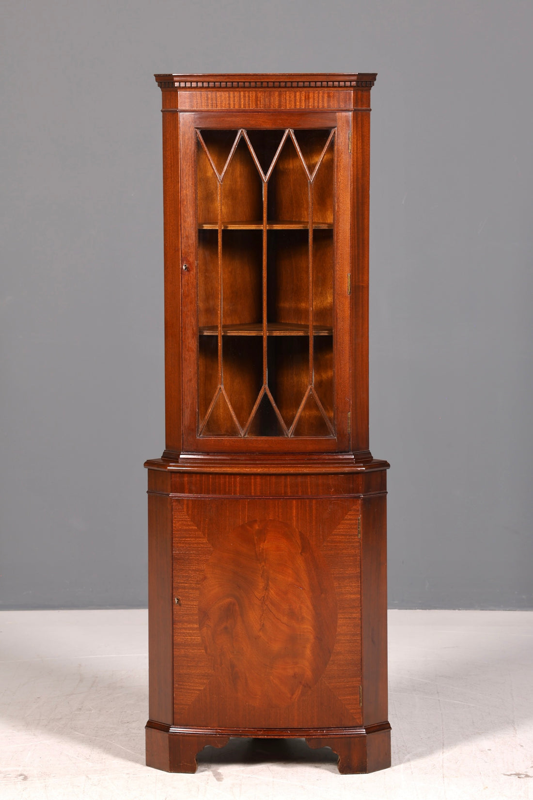 Beautiful English Corner Display Cabinet Mahogany 60s Genuine Wood Cabinet Corner Cabinet Glass Display Cabinet Display Cabinet Vintage