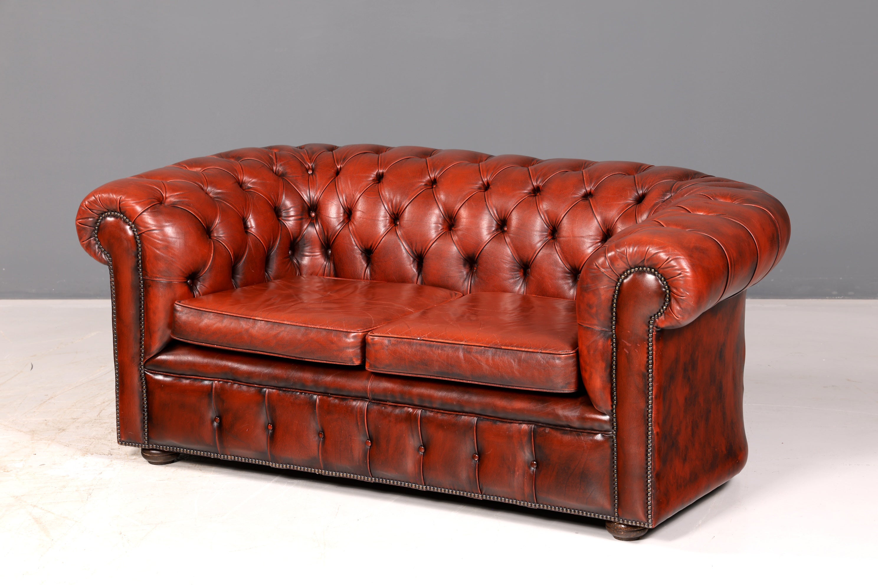 Wunderschönes Original Chesterfield Sofa 2-Sitzer Couch England Echtleder Polstersofa Ledersofa
