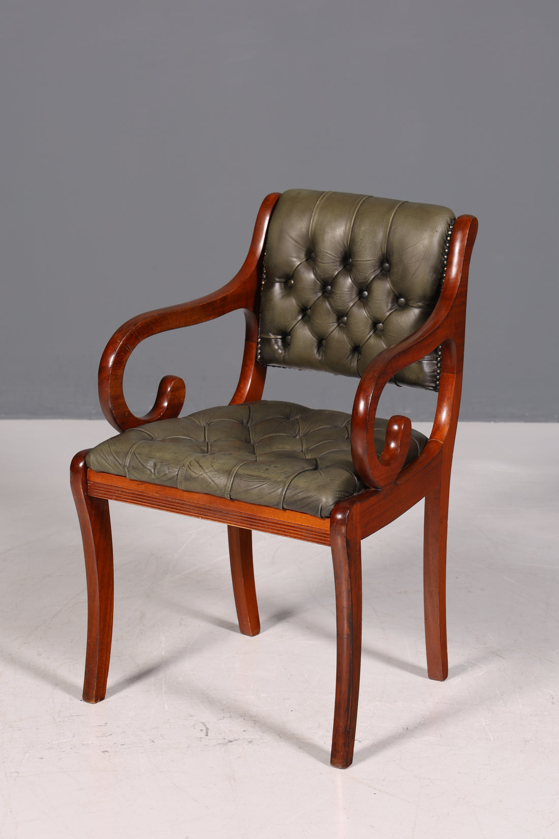 Fauteuil Chesterfield original Canterbury, chaise de cuisine anglaise, chaise secrétaire, chaise en cuir véritable