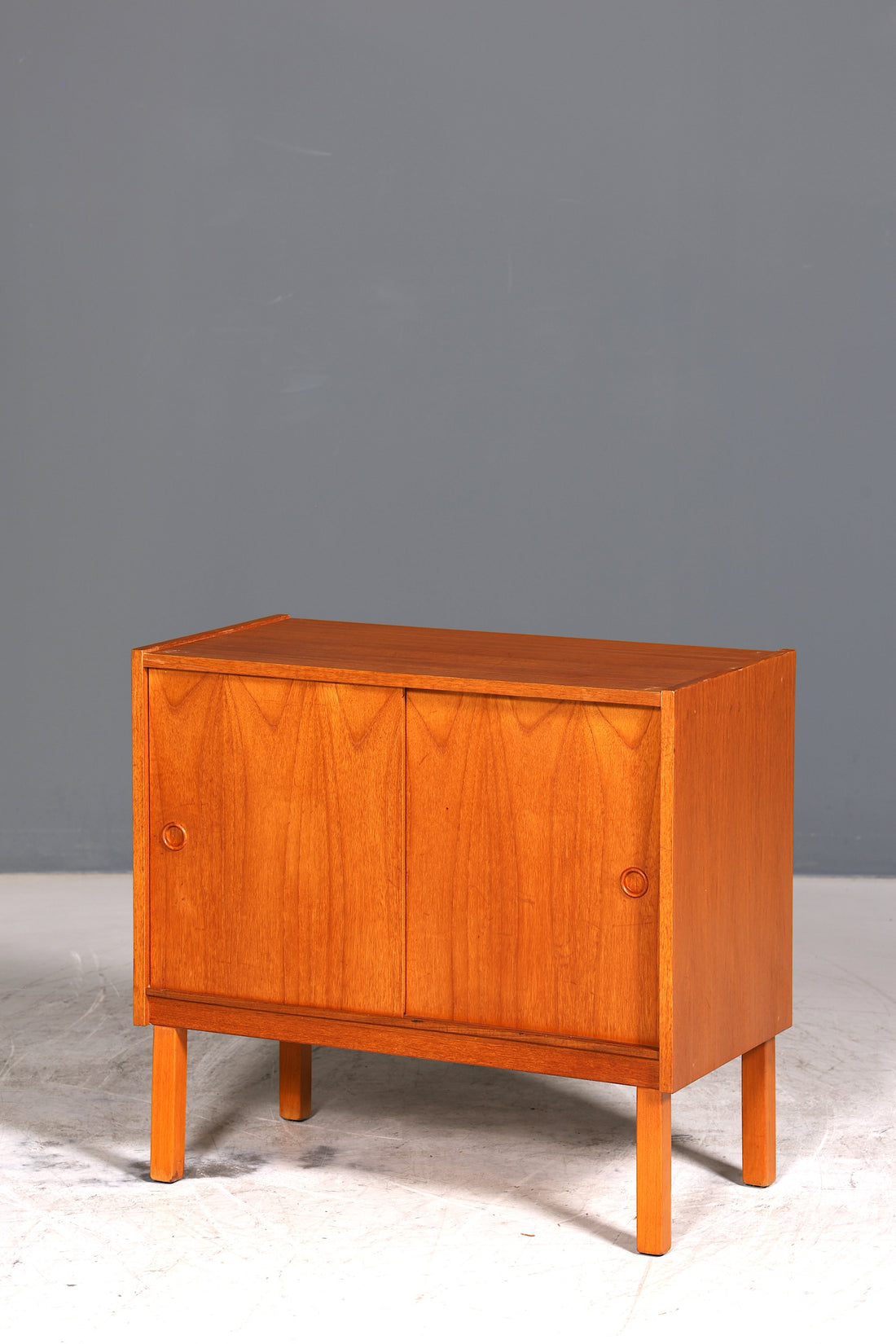 Traumhafter Mid Century Schrank Teak Holz Schiebetür Kommode Danish Design Sideboard 1 von 2