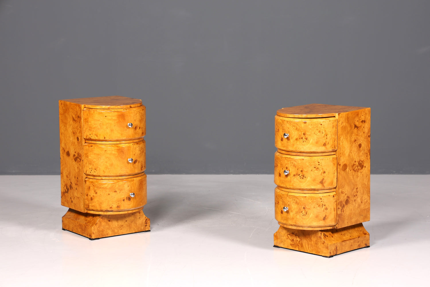 Deux commodes de style Art déco exquises - des meubles uniques pour n&