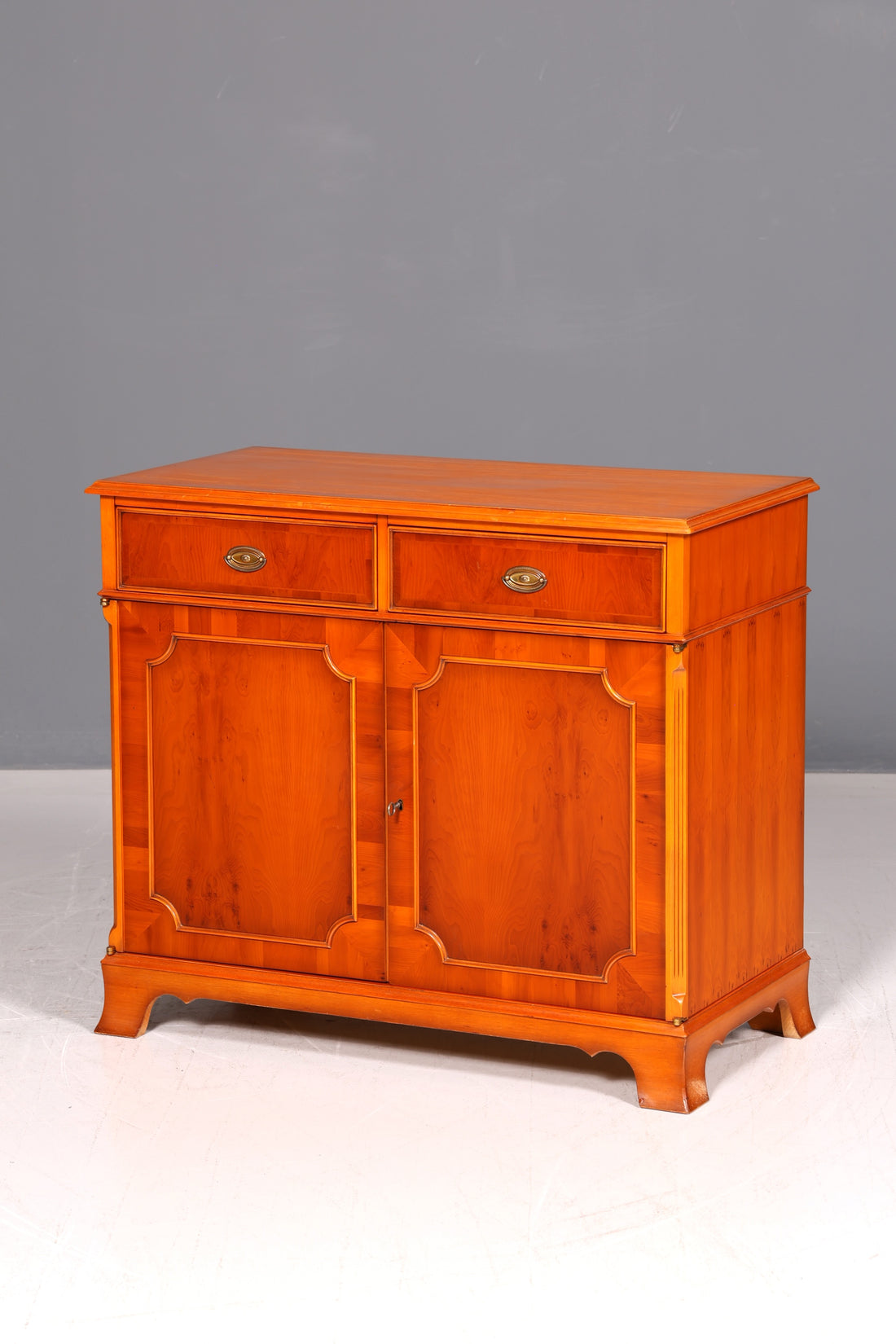 Armoire originale Heldense de rêve if style antique commode buffet anglais Angleterre