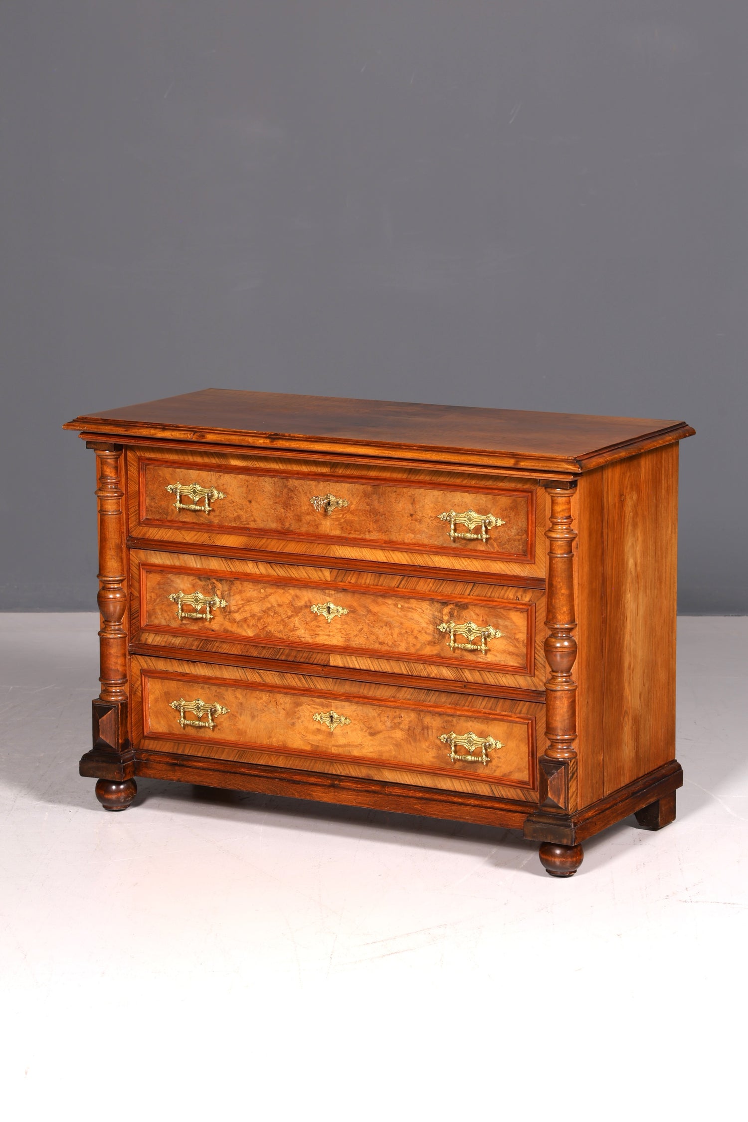 Wunderschöne Gründerzeit Kommode Louis Philippe Nussbaum Schubladenkommode Sideboard Antik um 1880