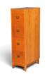 Hauptstadt Möblerei Mid Century Aktenschrank aus massivem Holz mit vier Schubladen im Bauhaus-Stil