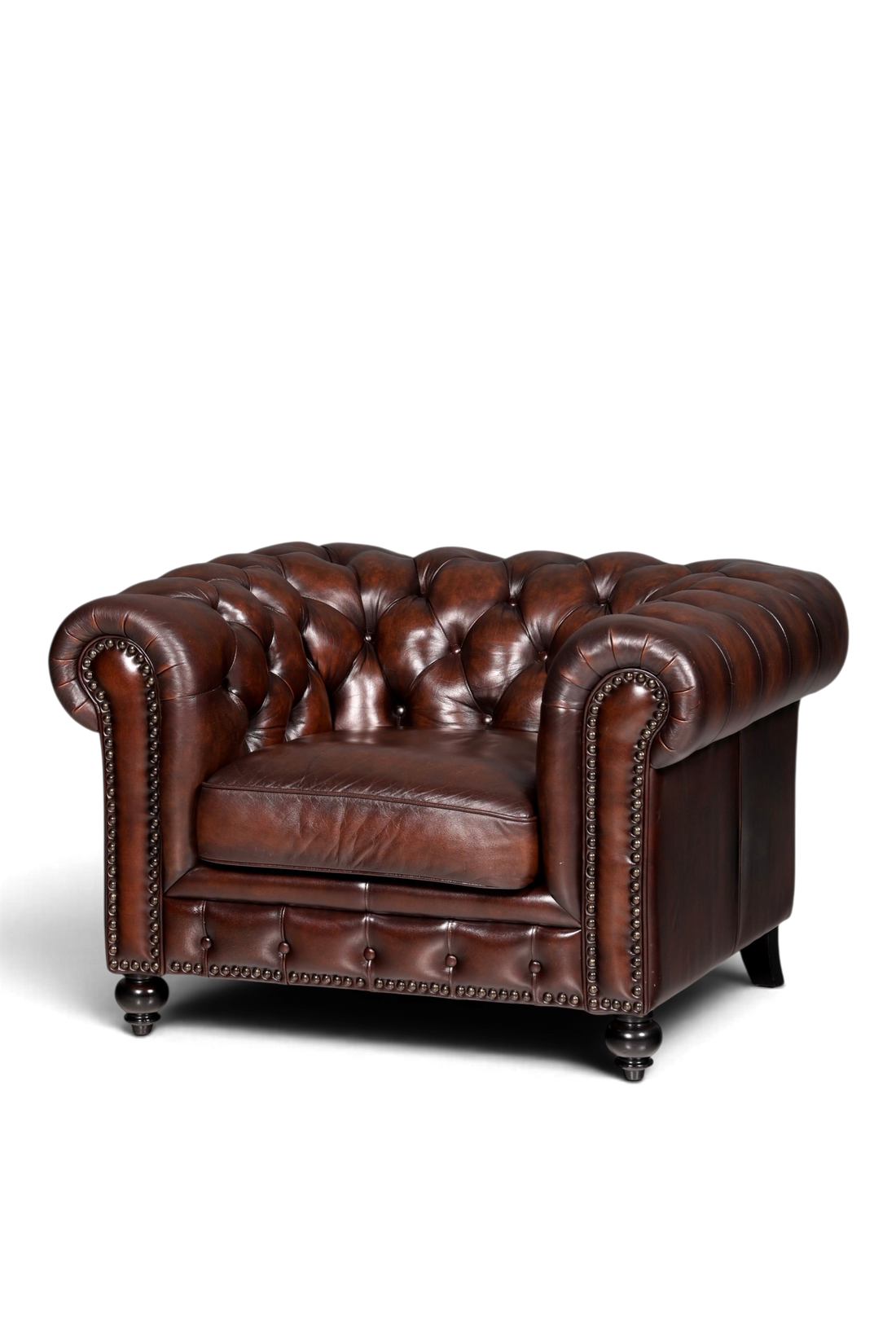 Hauptstadt Möblerei Chesterfield Sessel aus braunem Echtleder mit klassischer Knopfheftung und Nietenverzierung