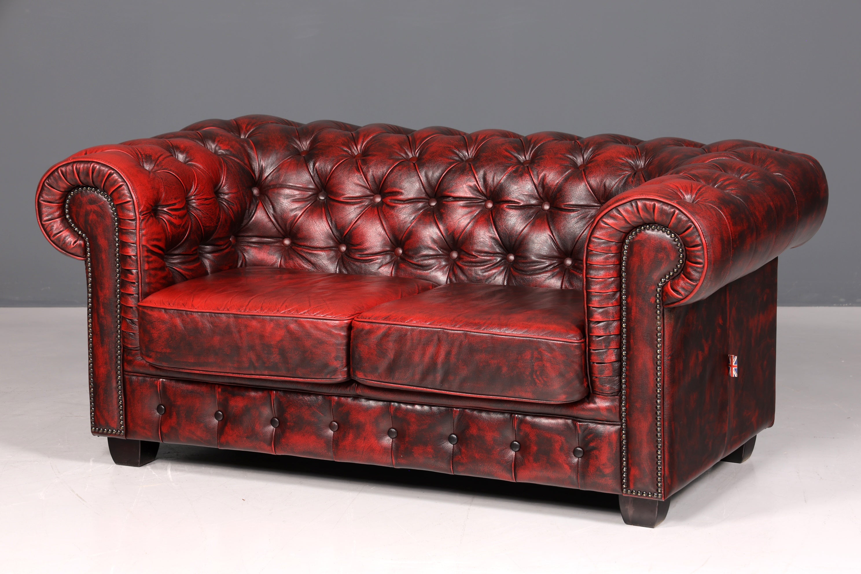 Magnifique canapé Chesterfield original 2 places, style anglais, cuir bordeaux, 2 places, 2 sur 2