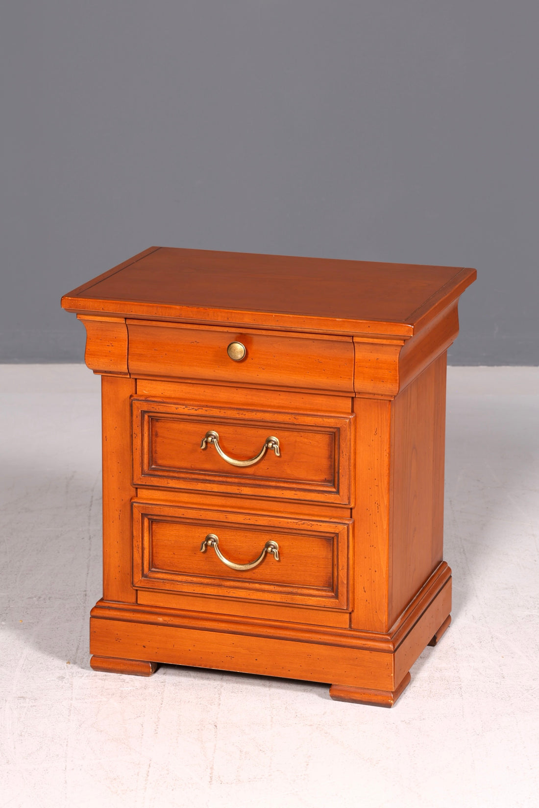 Beautiful Original Selva Dresser Antique Style Drawer Dresser Nightstand Bedside Table Solid Wood Vintage Sideboard
